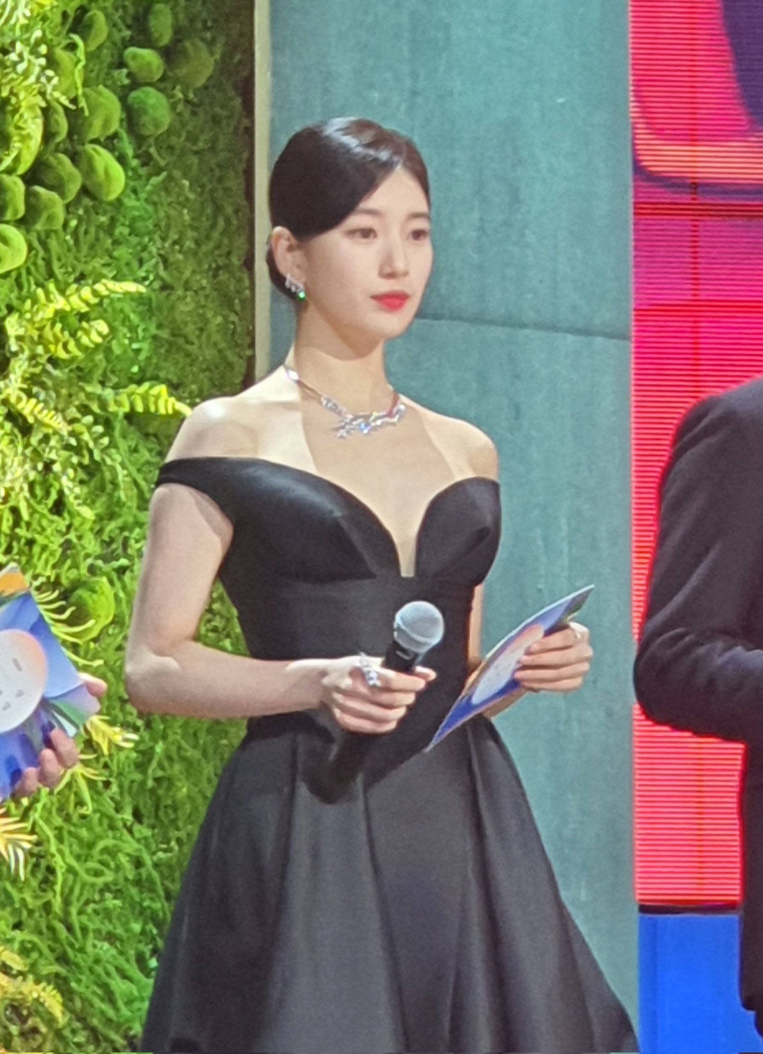 [잡담] 오늘 수지 (백상) 사진들 다 레전드임... | 인스티즈