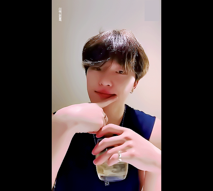 [잡담] 본인 브이앱이 남친 재질이라는 게 믿기지 않는 우리 막내… | 인스티즈