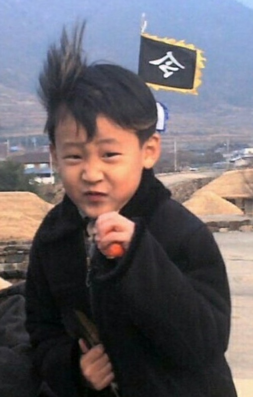 [잡담] 애기 때 착장으로 대면 팬싸 하고 재연해 준 위아이 | 인스티즈