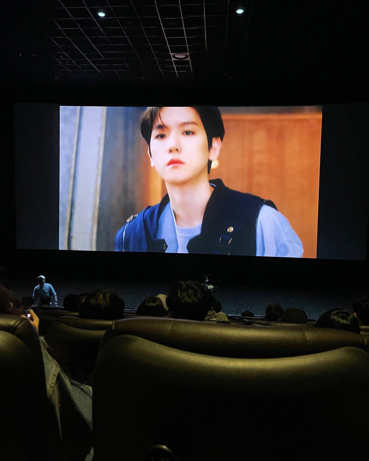 [잡담] 이거 찍었을 백현이 생각하니까 넘 귀엽다 | 인스티즈