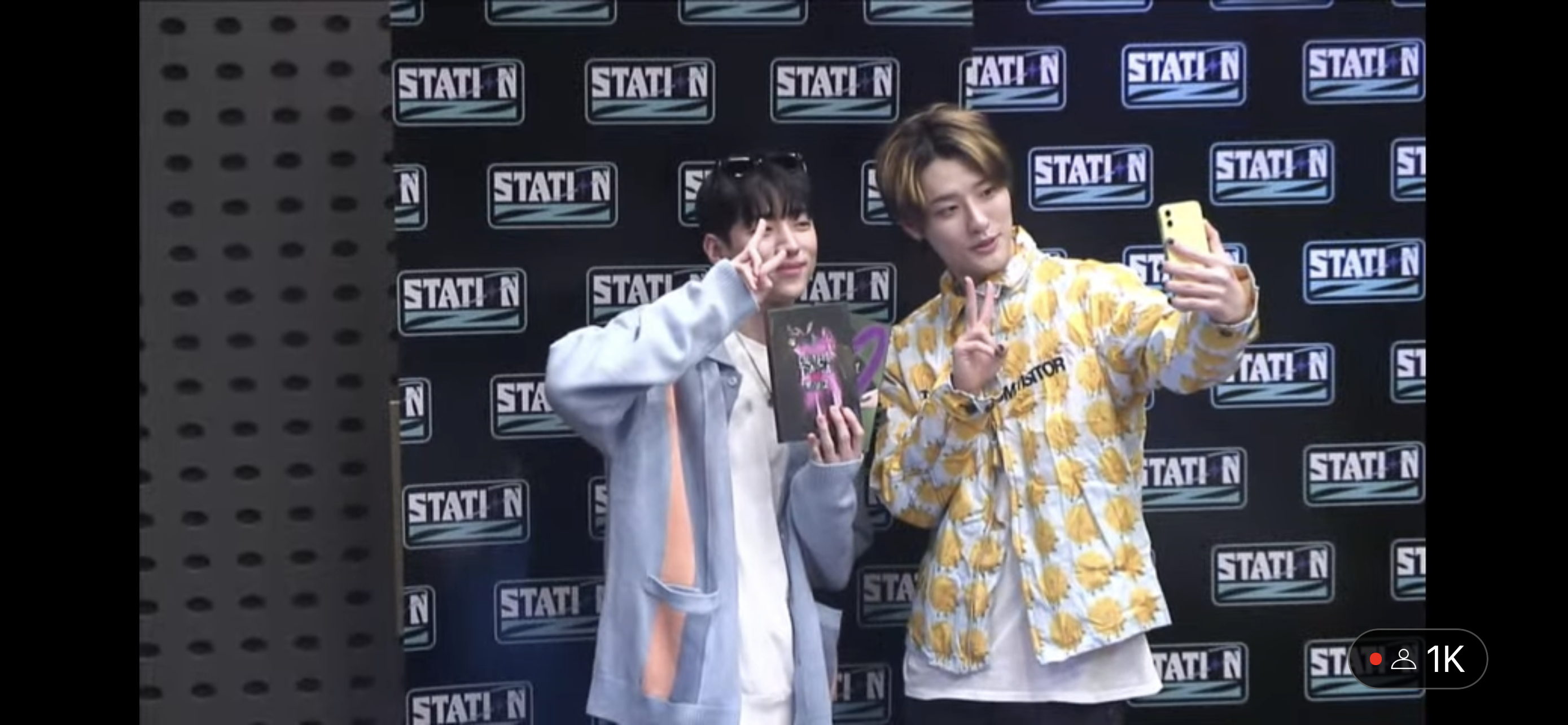 [잡담] 재찬이 우즈선배님하고 사진찍음 | 인스티즈