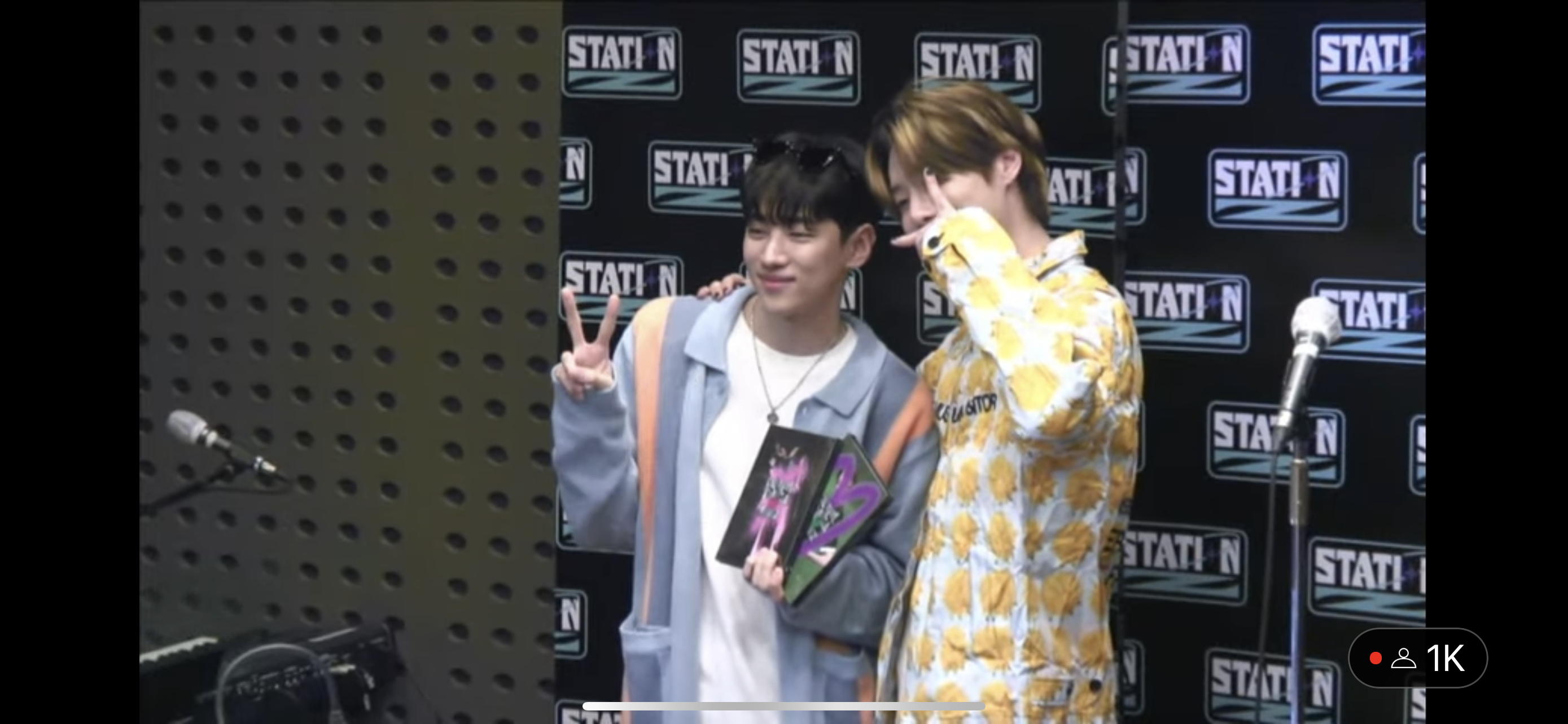 [잡담] 재찬이 우즈선배님하고 사진찍음 | 인스티즈