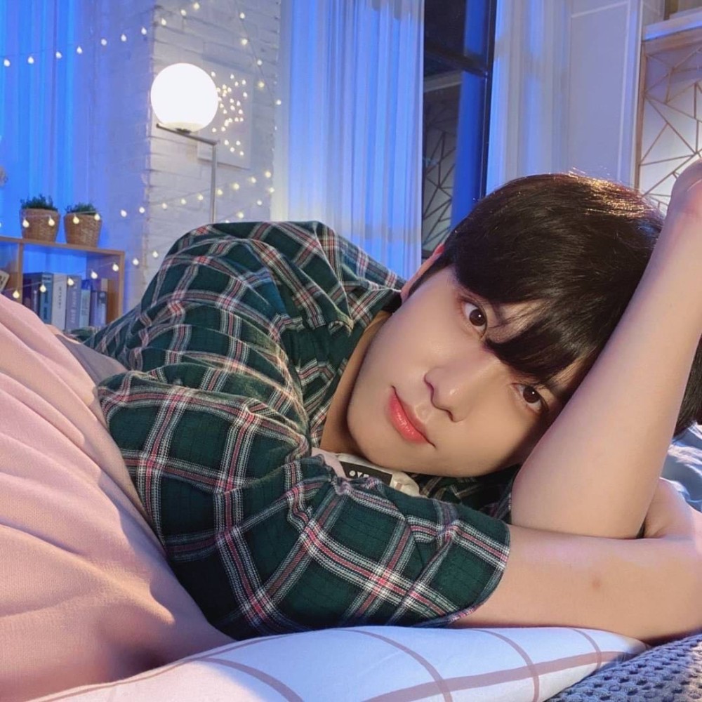 [잡담] 잘생긴 얼굴때문에 어린나이에 겉멋 들까봐 폭탄머리 시킨 위아이 멤버 | 인스티즈