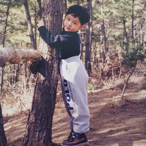 [잡담] 잘생긴 얼굴때문에 어린나이에 겉멋 들까봐 폭탄머리 시킨 위아이 멤버 | 인스티즈