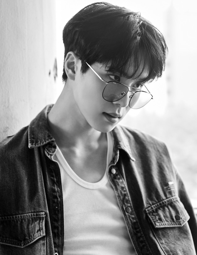 [잡담] 잘생긴 얼굴때문에 어린나이에 겉멋 들까봐 폭탄머리 시킨 위아이 멤버 | 인스티즈