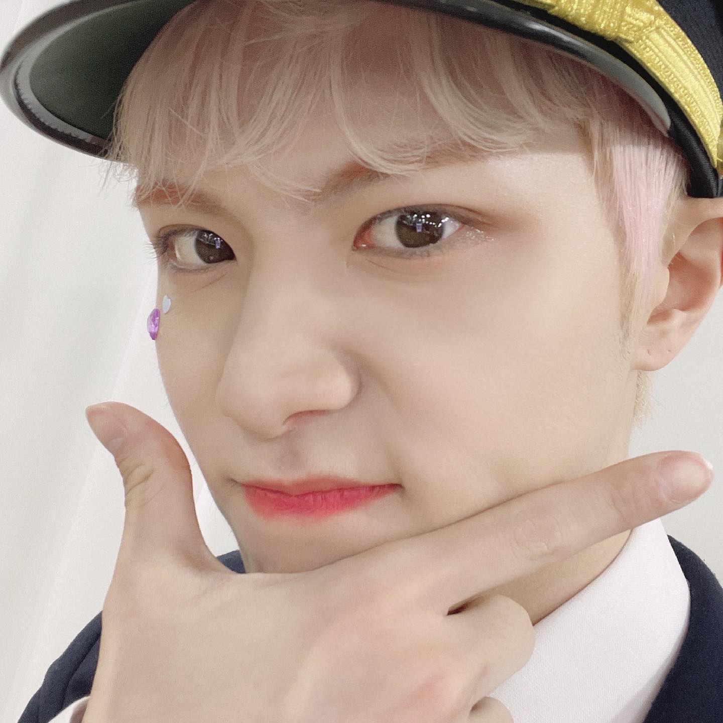 [잡담] 잘생긴 얼굴때문에 어린나이에 겉멋 들까봐 폭탄머리 시킨 위아이 멤버 | 인스티즈