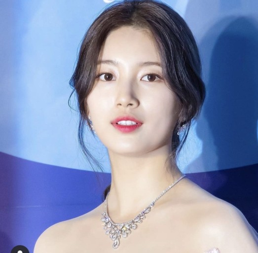 [잡담] 수지는 사이드뱅 내거나 커튼머리보다 깐 게 더 예쁘다.. | 인스티즈