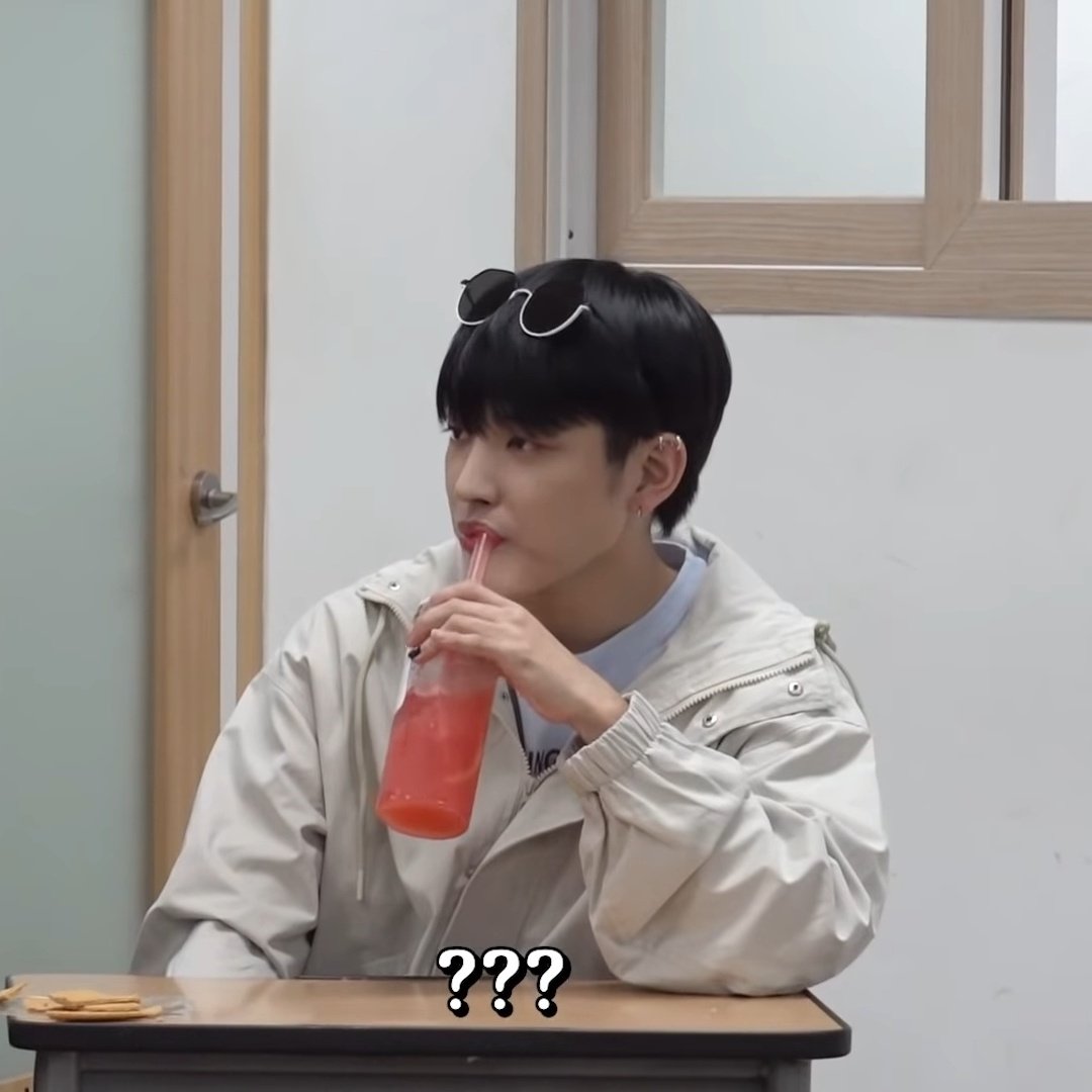 [잡담] 아 둘이 먹는 자세 차이가 너무 웃김ㅋㅋㅋㅋㅋ | 인스티즈