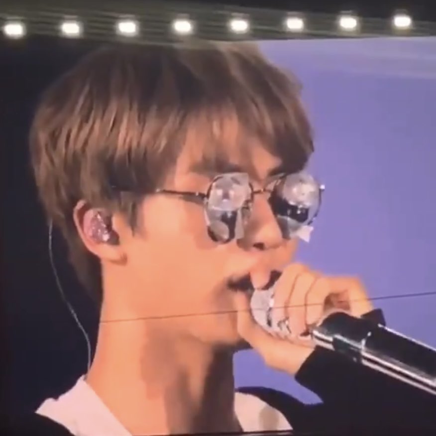 [잡담] 방탄 진...안경쓰기 전후 진짜 개킹받는다ㅠ | 인스티즈