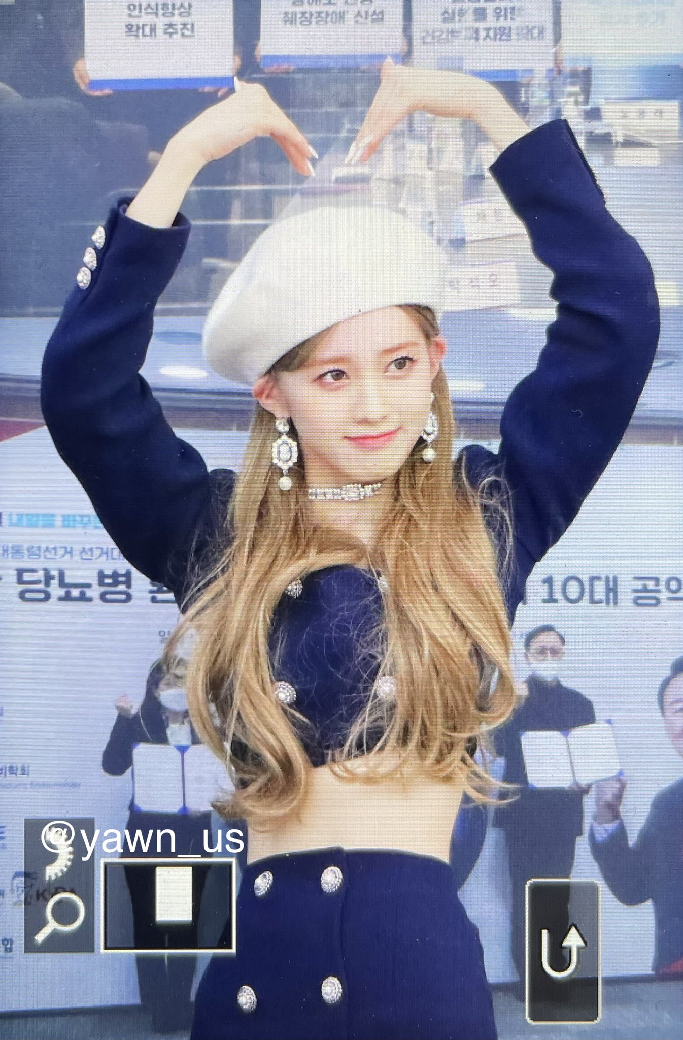 [잡담] 라잇썸 나영이 팬들한테 인사해주는거 너무 밝고 귀엽다ㅠㅠ | 인스티즈