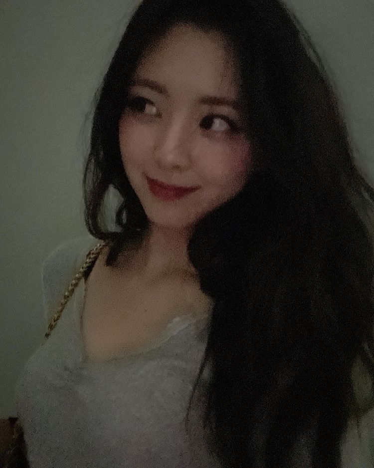 [잡담] 유나 셀카 진짜 못찍는다..ㅋㅋㅋ | 인스티즈