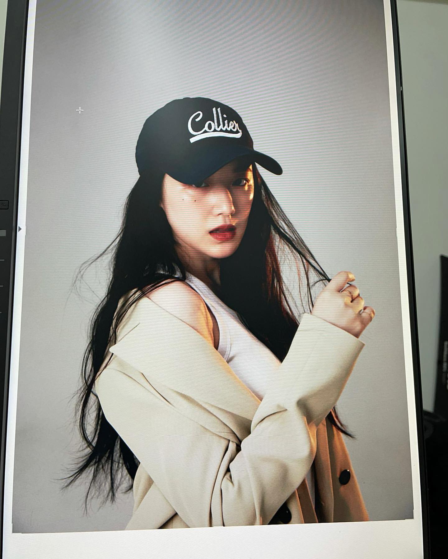 [잡담] 슈화가 올려준 화보 비하인드컷 너무 예쁜데?! | 인스티즈