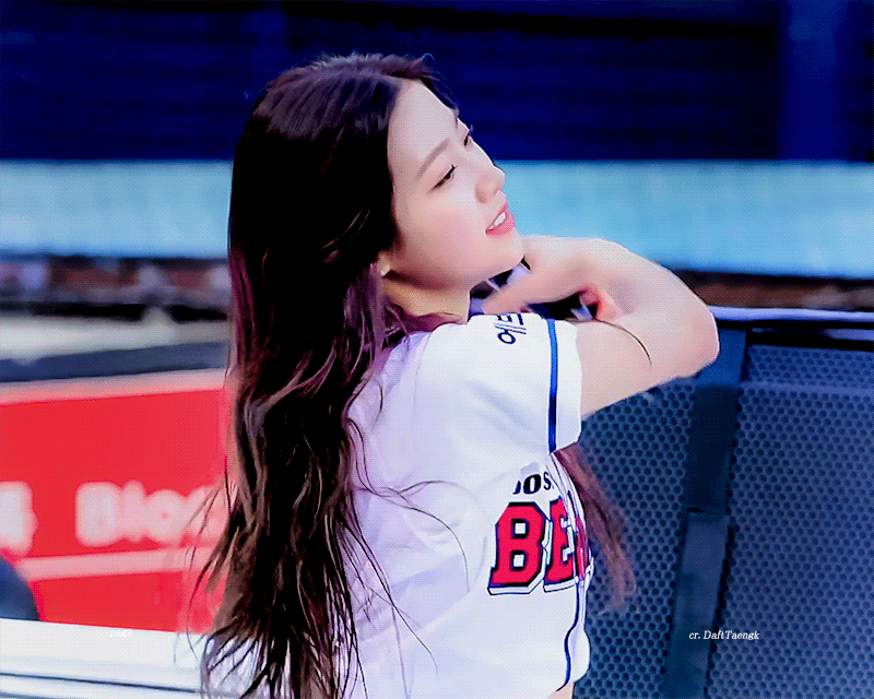 [잡담] 카즈하 어제 야구하는 안무로 바꿔서 무대한거 | 인스티즈