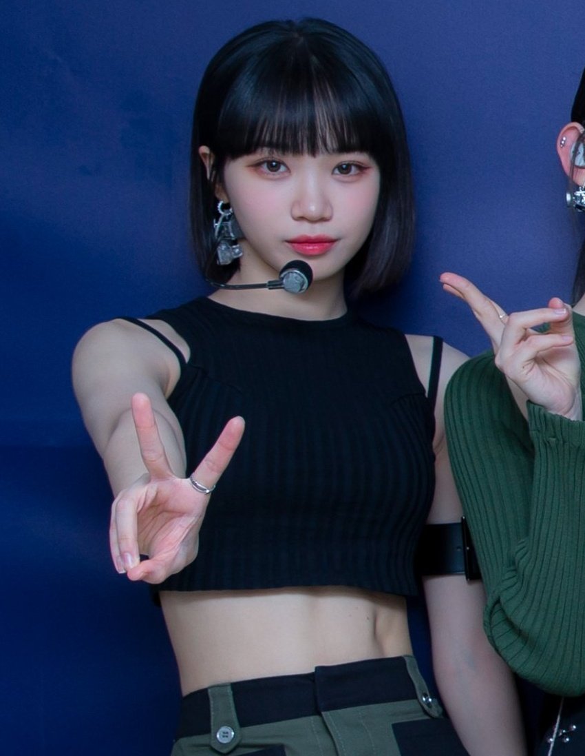 [잡담] 김채원 복근 무슨일.. | 인스티즈