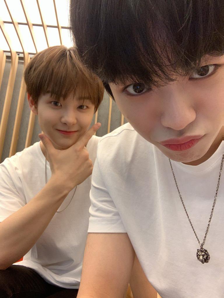 [잡담] 윤재혁 사진이나 셀카 찍을때 금지해보고싶은 표정 ㅋㅋㅋㅋ | 인스티즈