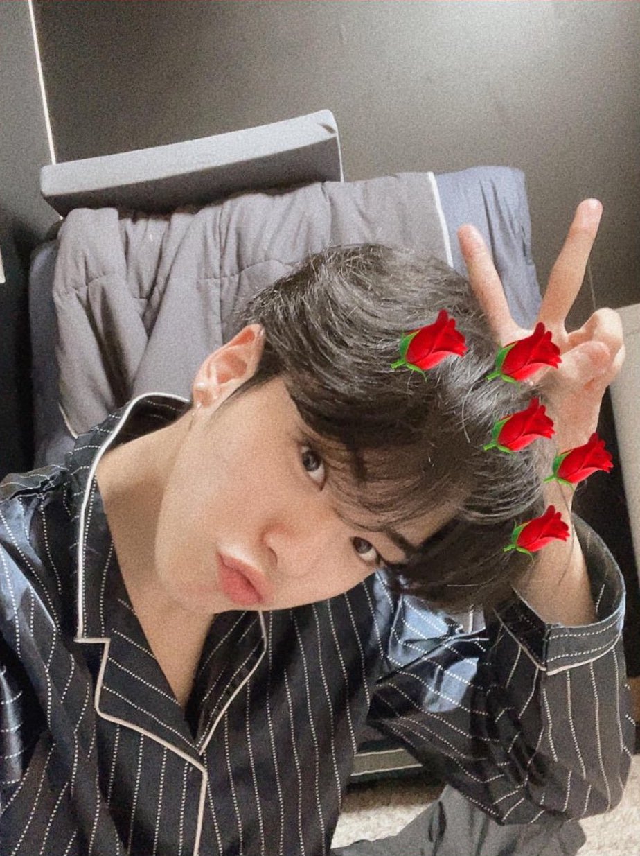 [잡담] 윤재혁 사진이나 셀카 찍을때 금지해보고싶은 표정 ㅋㅋㅋㅋ | 인스티즈