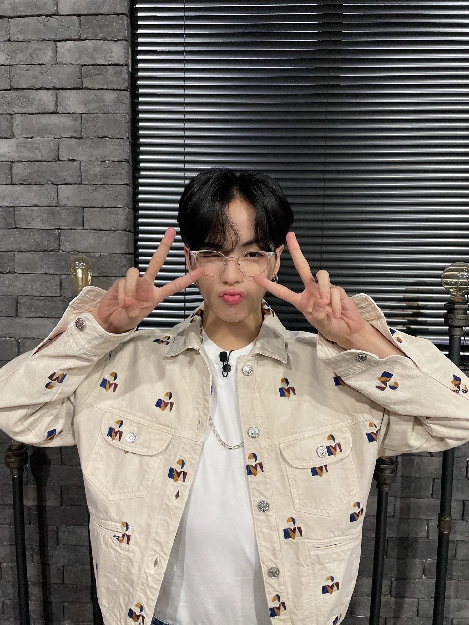 [잡담] 윤재혁 사진이나 셀카 찍을때 금지해보고싶은 표정 ㅋㅋㅋㅋ | 인스티즈