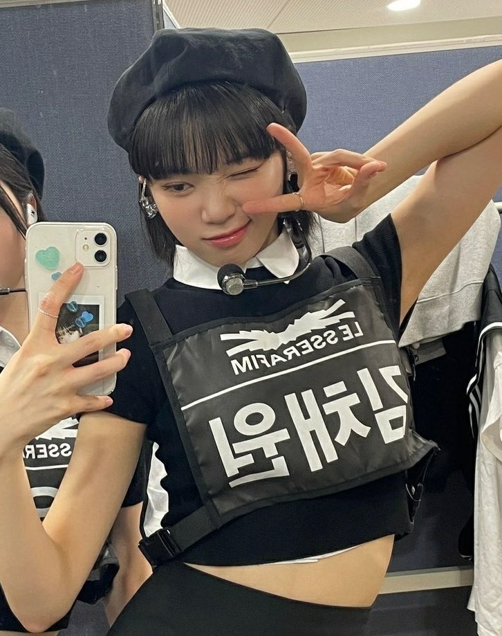 [잡담] 김채원 베레모 사진 뜨는 사진마다 레전드임... | 인스티즈