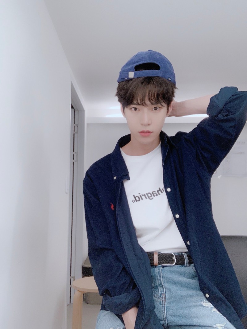 [잡담] 도영이 파란옷 잘어울림 | 인스티즈