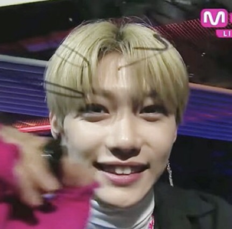 [잡담] 용복이 웃을때 앞니 두톨 뿅나오는거 | 인스티즈