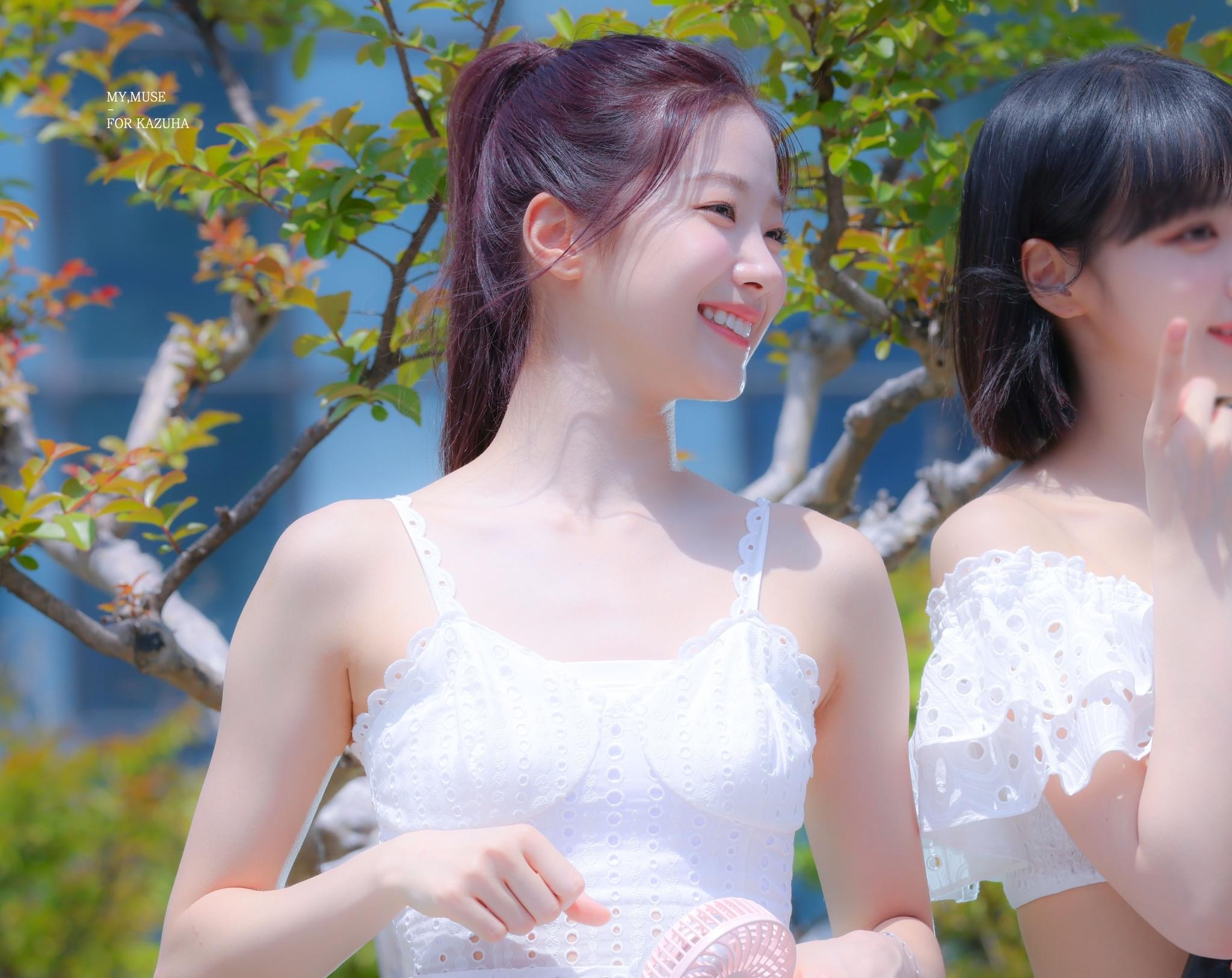 [잡담] 르세라핌 카즈하 뮤뱅 미팬 과질 보는데 포카리상이다 | 인스티즈