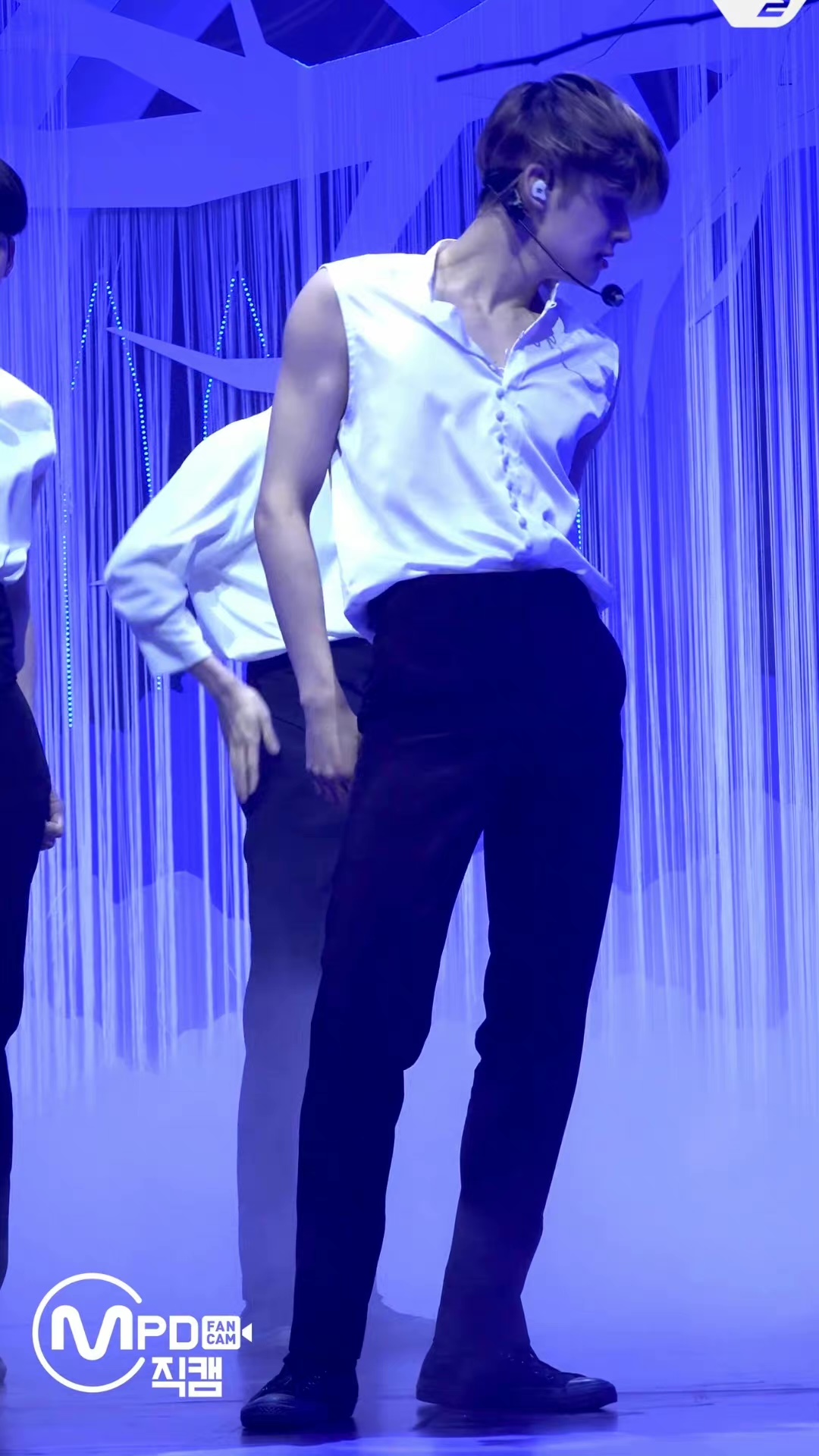 [잡담] 최연준 분위기 완성 시켜주는건 진짜 몸선인듯.. | 인스티즈