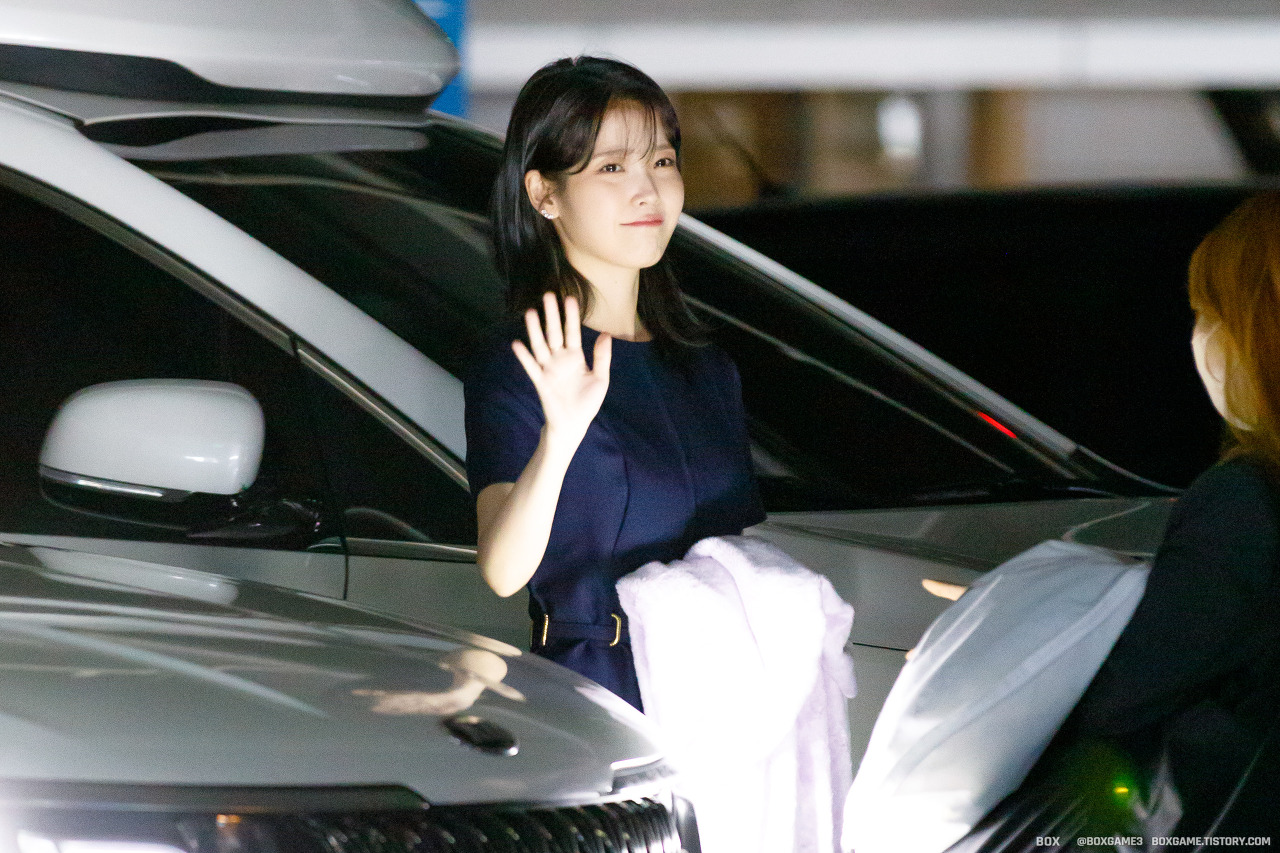 [잡담] 아이유 출근길 고화질 떴다 | 인스티즈