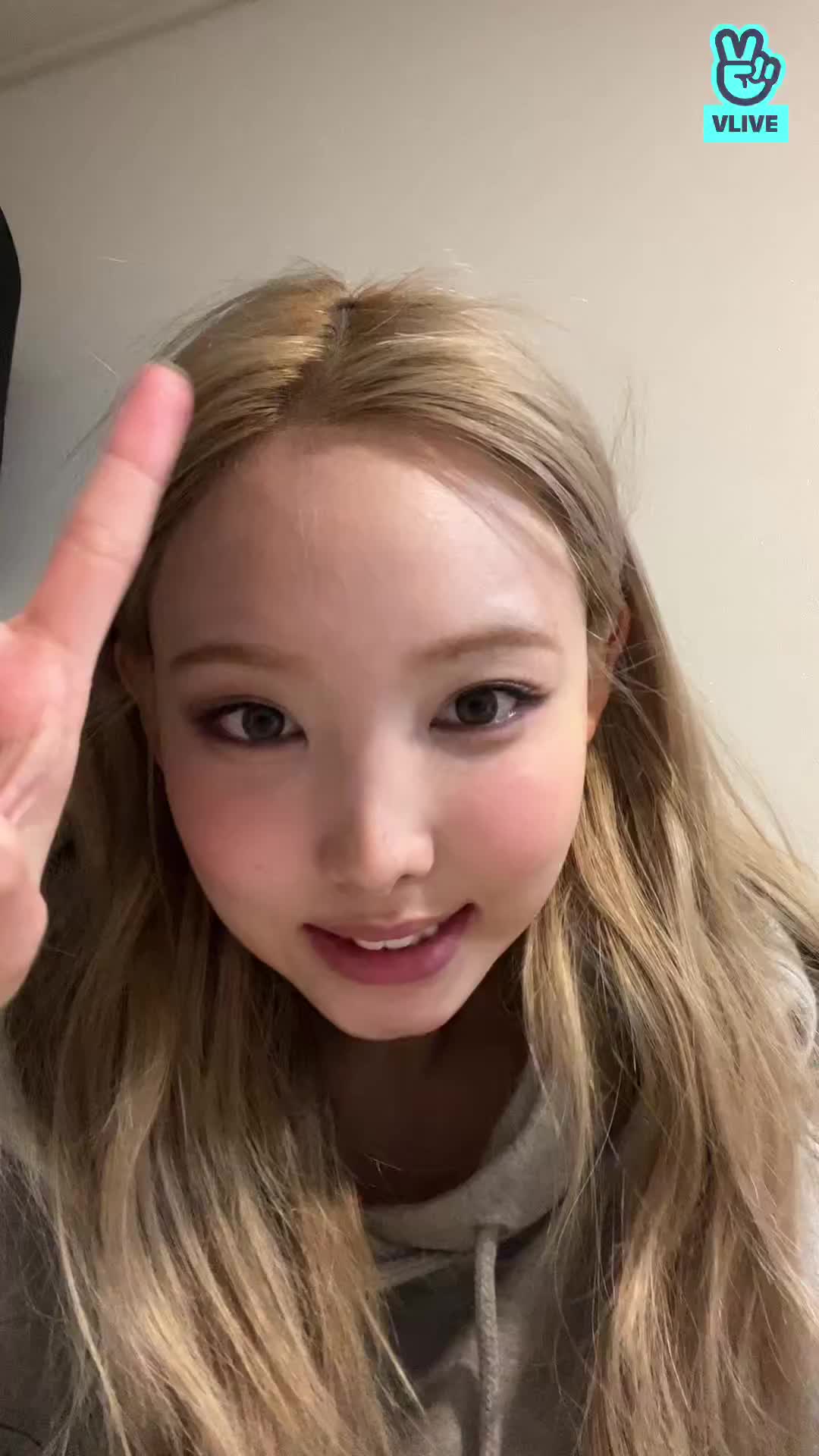 [잡담] 나연 아까 브이앱했는데 진짜 개예쁨 ㅡㅠㅠ | 인스티즈