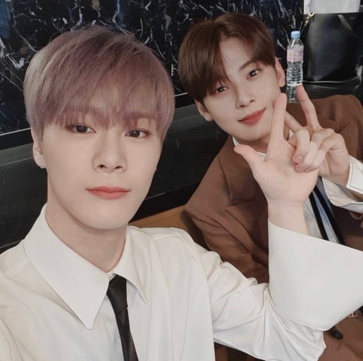 [잡담] 얘네 둘이 같은 그룹인거 너무 사기적임 | 인스티즈