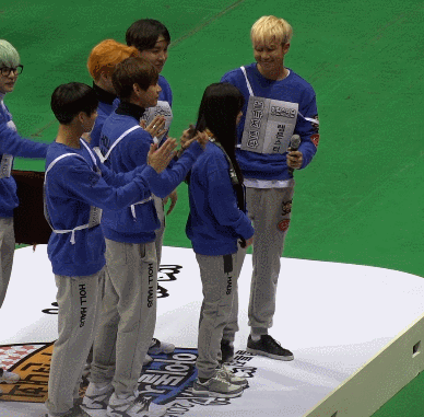 [잡담] 방탄 역대급 팬서비스 했던 이때 석지니는 왜 없었더라?? | 인스티즈