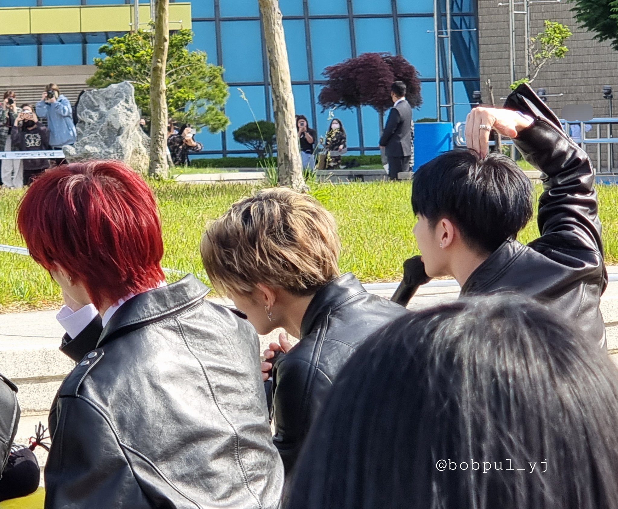 [잡담] 투바투 뒤통수 너무 귀엽네 | 인스티즈