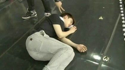 [잡담] 도경수 새우잠 잔다던 군대동기분 썰이 진짜였군 | 인스티즈