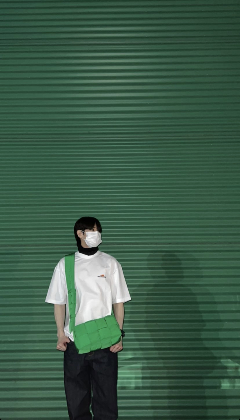 [잡담] 양요섭은 가방도 자기같은 것만 매고다니네 | 인스티즈