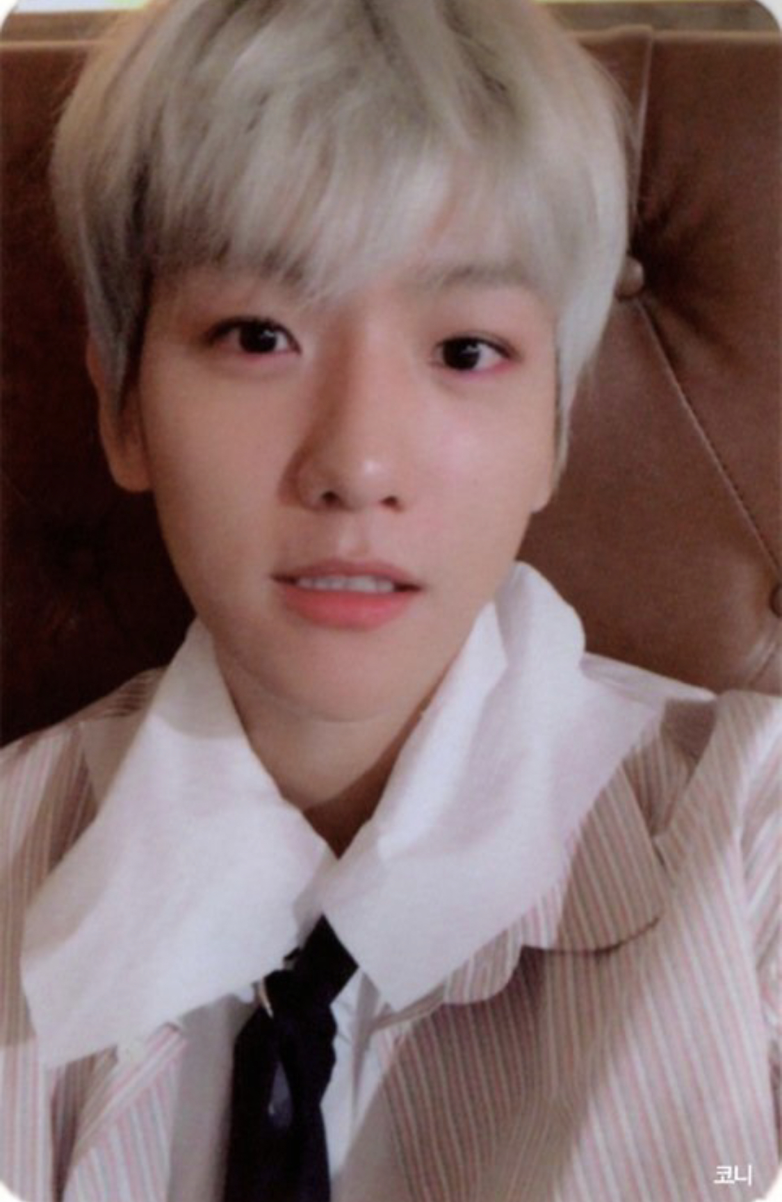 [잡담] 와 백현 포카에 하얀색 이거 휴지랰ㅋㅋㅋㅋㅋㅋㅋㅋㅋㅋ | 인스티즈