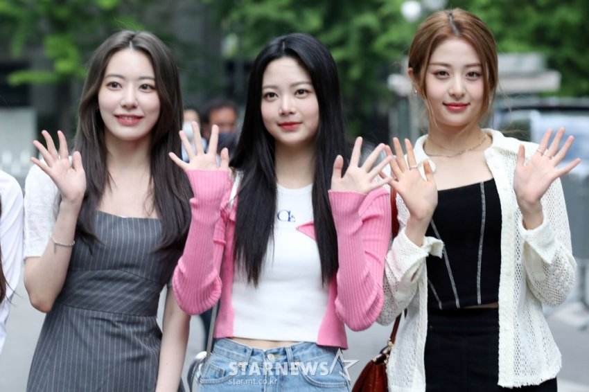 [잡담] 오늘 르세라핌 출근길 기사사진 | 인스티즈