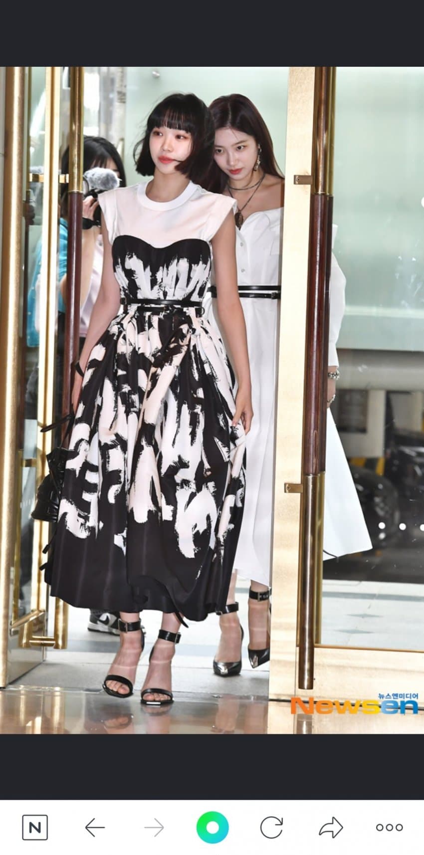 [정보/소식] 알렉산더 맥퀸 기념 행사에 르세라핌 카즈하 김채원 | 인스티즈