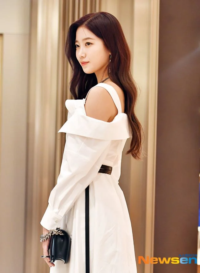 [잡담] 카즈하 알렉산더맥퀸 행사 참여한 사진인데 와 | 인스티즈