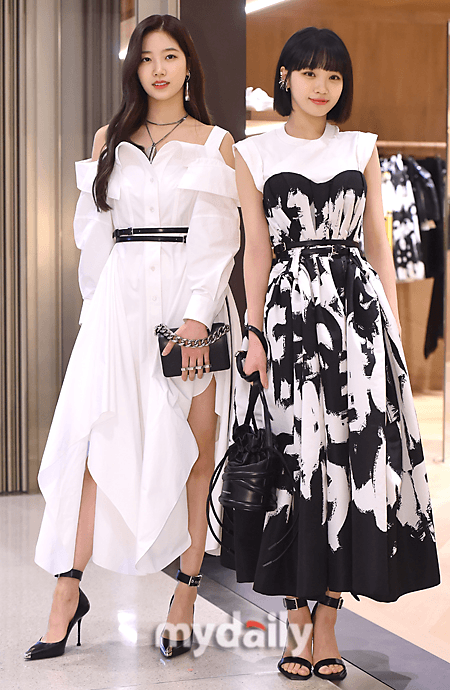 [정보/소식] 알렉산더 맥퀸 기념 행사에 르세라핌 카즈하 김채원 | 인스티즈