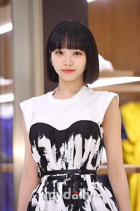 [잡담] 르세라핌 썸머즈 알렉산더맥퀸 뭔 행사간거너무이뿌당 | 인스티즈