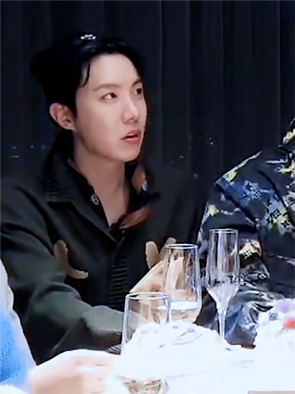 [잡담] 방탄 제이홉 자기만 안줘서 어리둥절함ㅋㅋㅋㅋ | 인스티즈