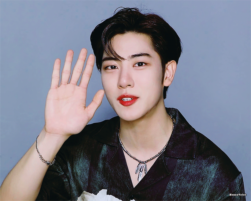 [잡담] 손 볼때마다 손바닥이 진짜..진짜 커.. | 인스티즈