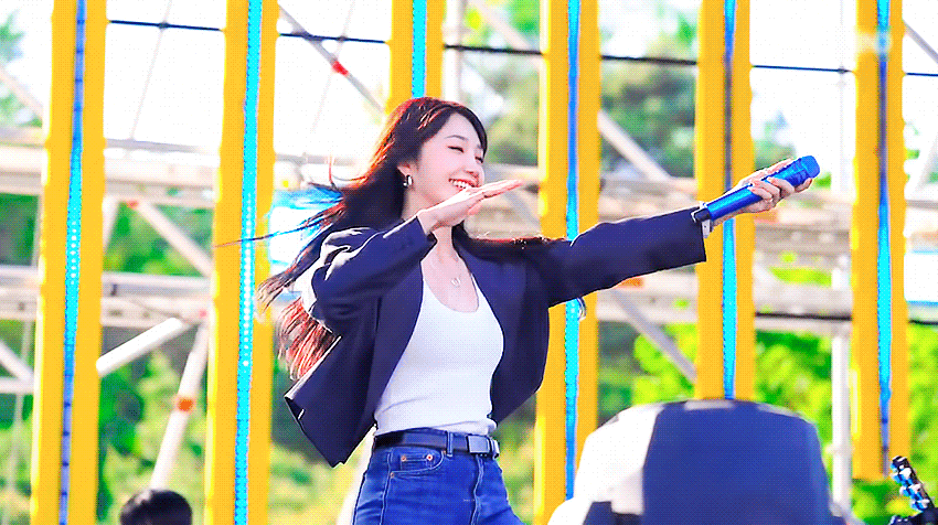 [잡담] 정은지 팬들이 레전드라고 뽑는 어제 무대 움짤 개많이 뜨면 어떤데...... | 인스티즈