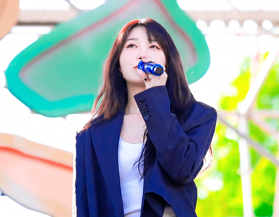 [잡담] 정은지 팬들이 레전드라고 뽑는 어제 무대 움짤 개많이 뜨면 어떤데...... | 인스티즈