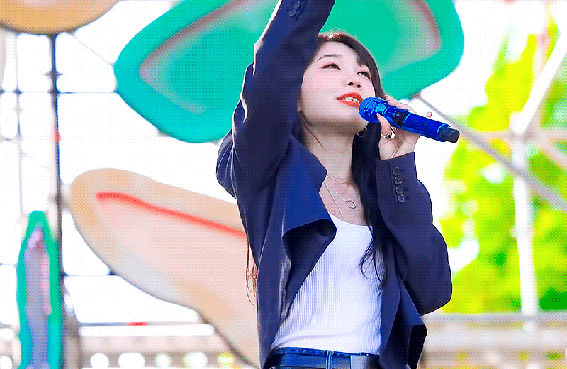 [잡담] 정은지 팬들이 레전드라고 뽑는 어제 무대 움짤 개많이 뜨면 어떤데...... | 인스티즈