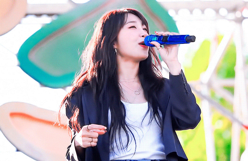 [잡담] 정은지 팬들이 레전드라고 뽑는 어제 무대 움짤 개많이 뜨면 어떤데...... | 인스티즈