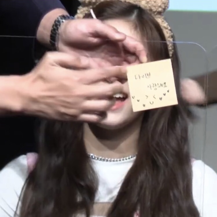 [잡담] 아이브 이서 팬싸에서 자기가 쓴 포스트잇 가져가는 줄 알고 시무룩했다가 | 인스티즈