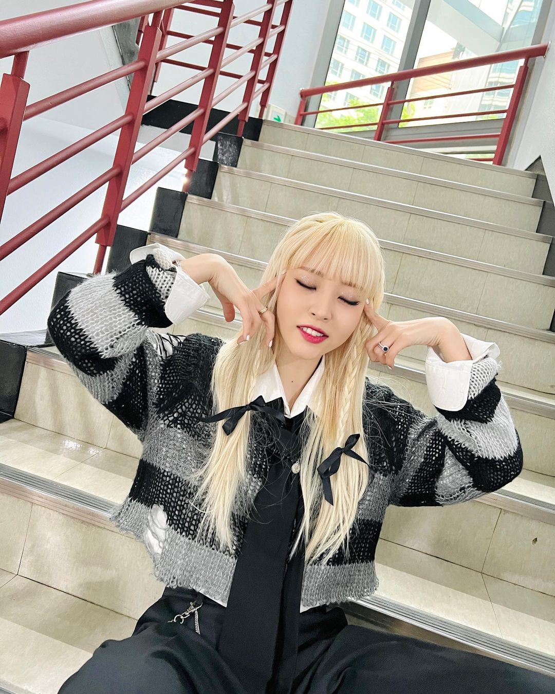 [잡담] 문별 무대의상으로 옷 다양하게 입는거 너무 좋아 | 인스티즈