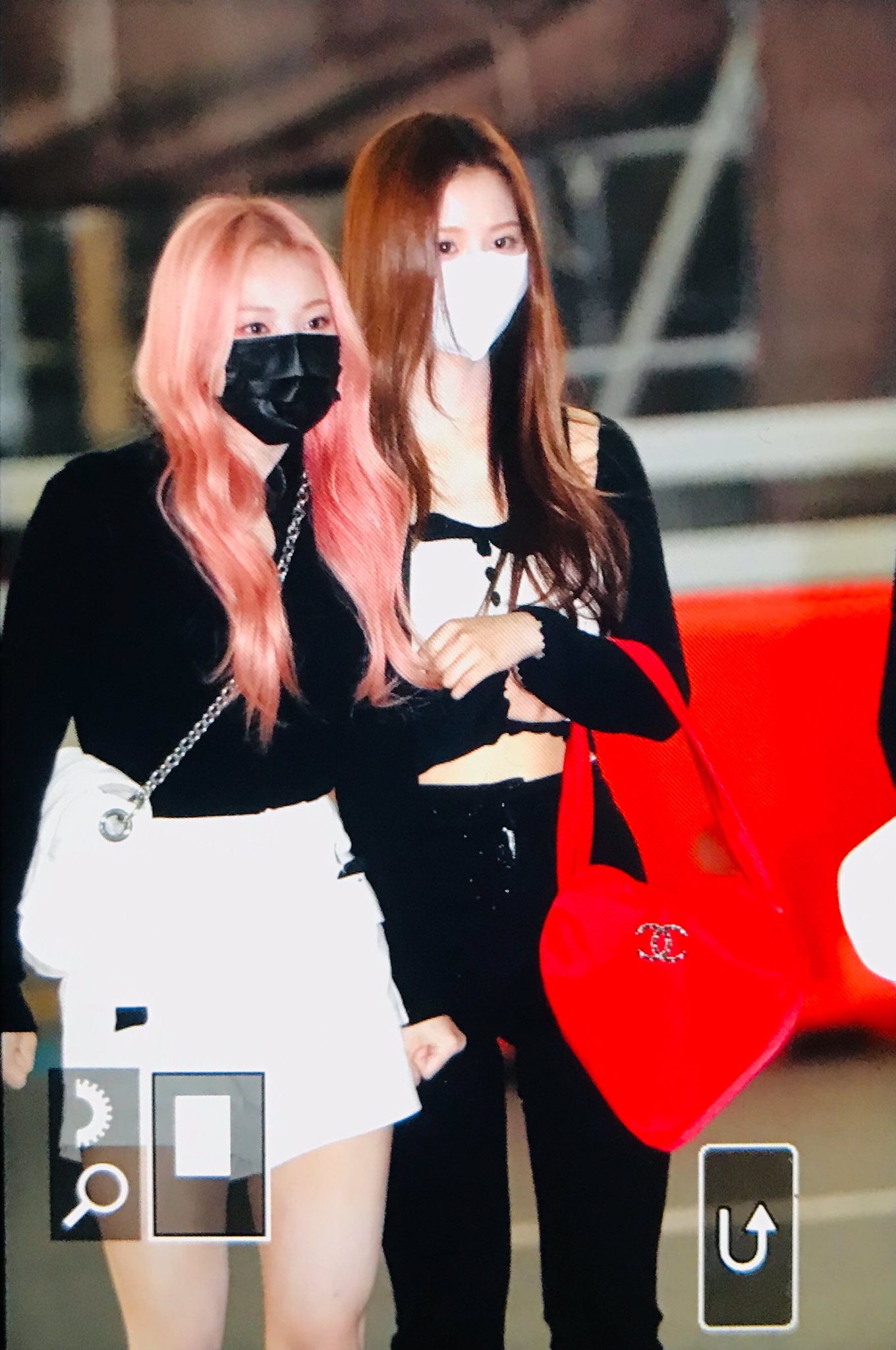 [잡담] 설윤이 든 샤넬가방 처음 본다 | 인스티즈