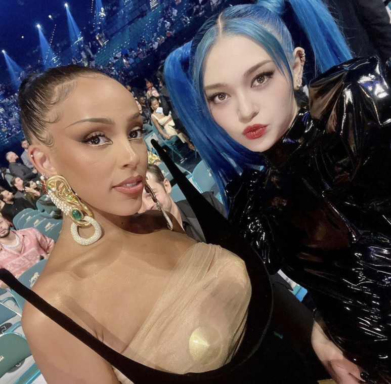 [잡담] 알렉사 케이팝 아티스트로서 ㅂㅌ이후 2번째로 빌보드 뮤직어워드 참석했대 | 인스티즈