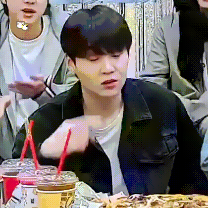 [잡담] 방탄 슈가 윙크하고 볼콕 안해주더니 드디어 봤네.. | 인스티즈